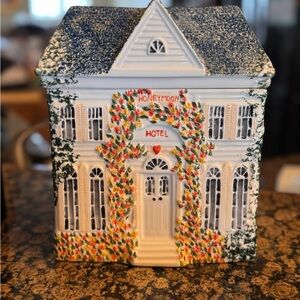 Cottage Core Inspirado Honeymoon Hotel Cookie Jar Ceramic